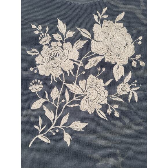 Johnny Was Floral Embroidered 3/4 Length Camo Thermal Tee Women's Sz M - Picture 2 of 6